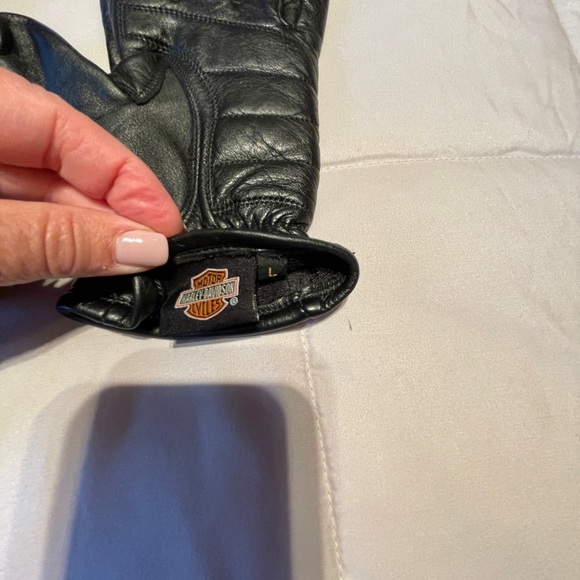Harley-Davidson Black Leather Riding Gloves - Picture 4 of 5